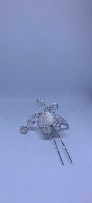 delikatna spinka ślubna komunijna róża kryształki art tanio wsuwka new