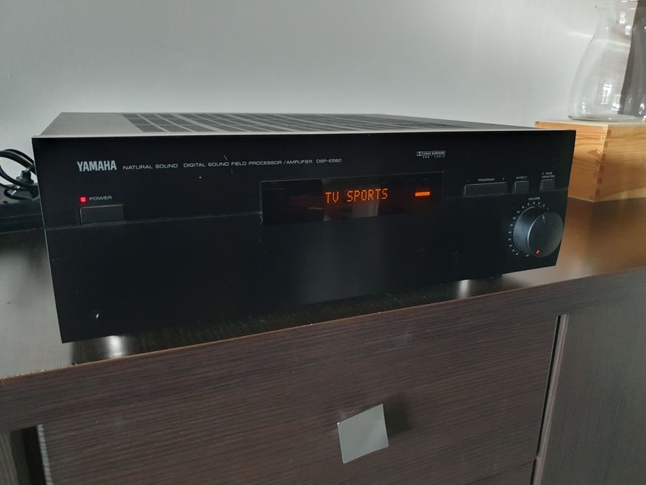 Yamaha DSP-E580  procesor kina plus pilot