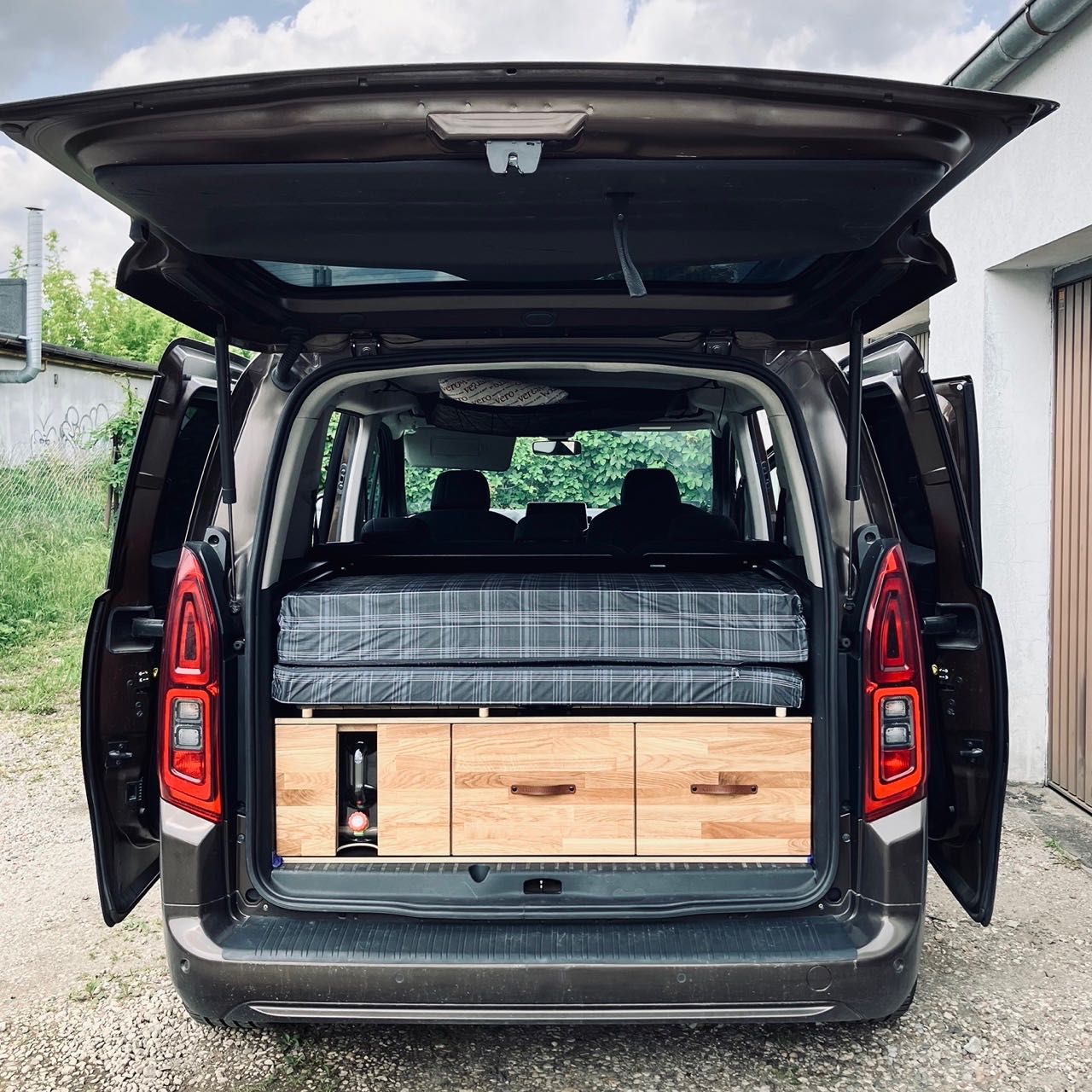 Zabudowa turystyczna kempingowa sportowa Fiat Doblo kamper camper
