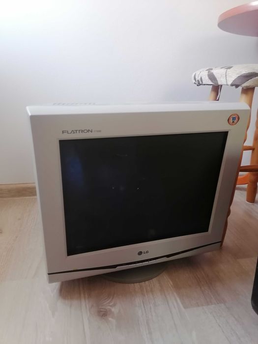 Monitor kineskopowy CRT LG F700B 17