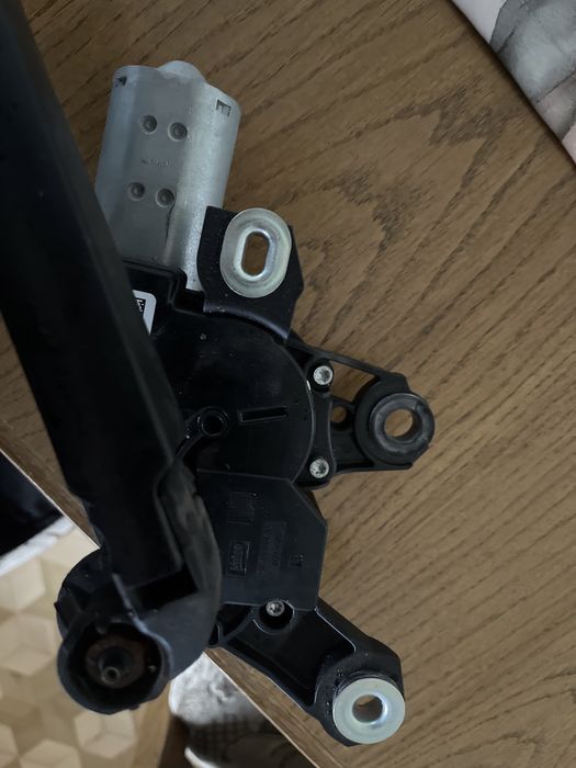 Silniczek wycieraczki tył audi a4 b9