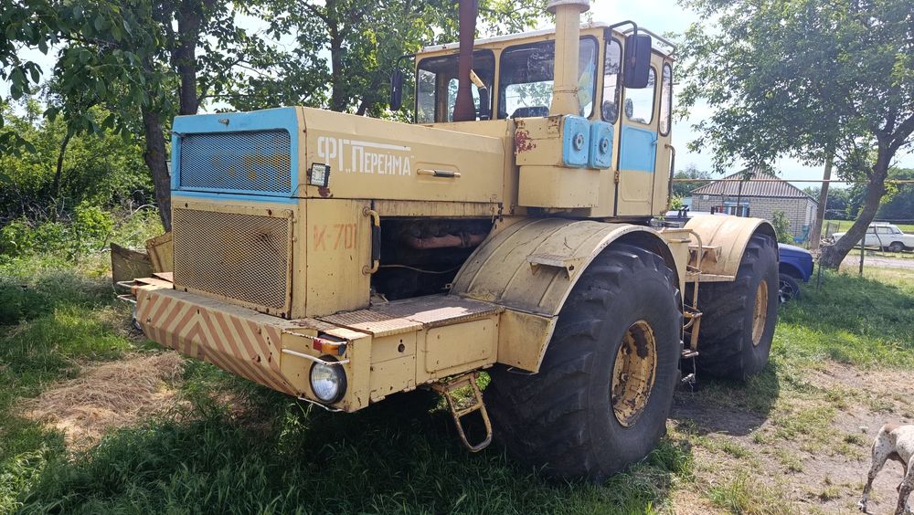 Продам трактор в робочому стані працює все всі вопрос по телефону