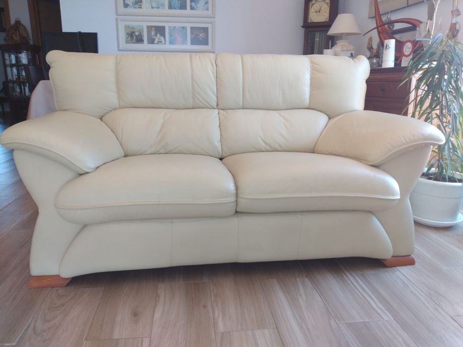 Conjunto de 3 sofas em pele em perfeito estado