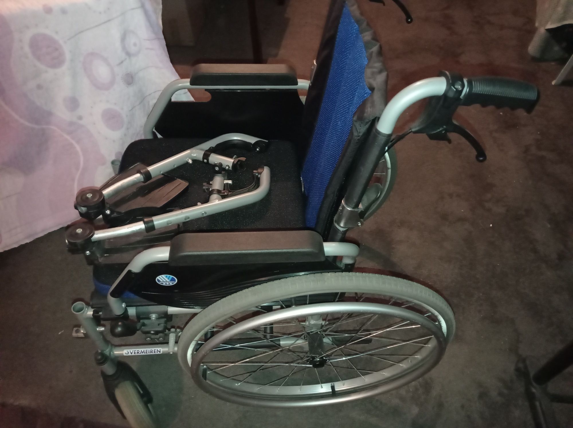 Wózek inwalidzki vermeiren dla szczupłej osoby