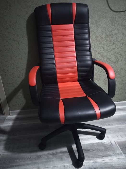 Кресло офисное на колесах Bonro B-635 черно-красное