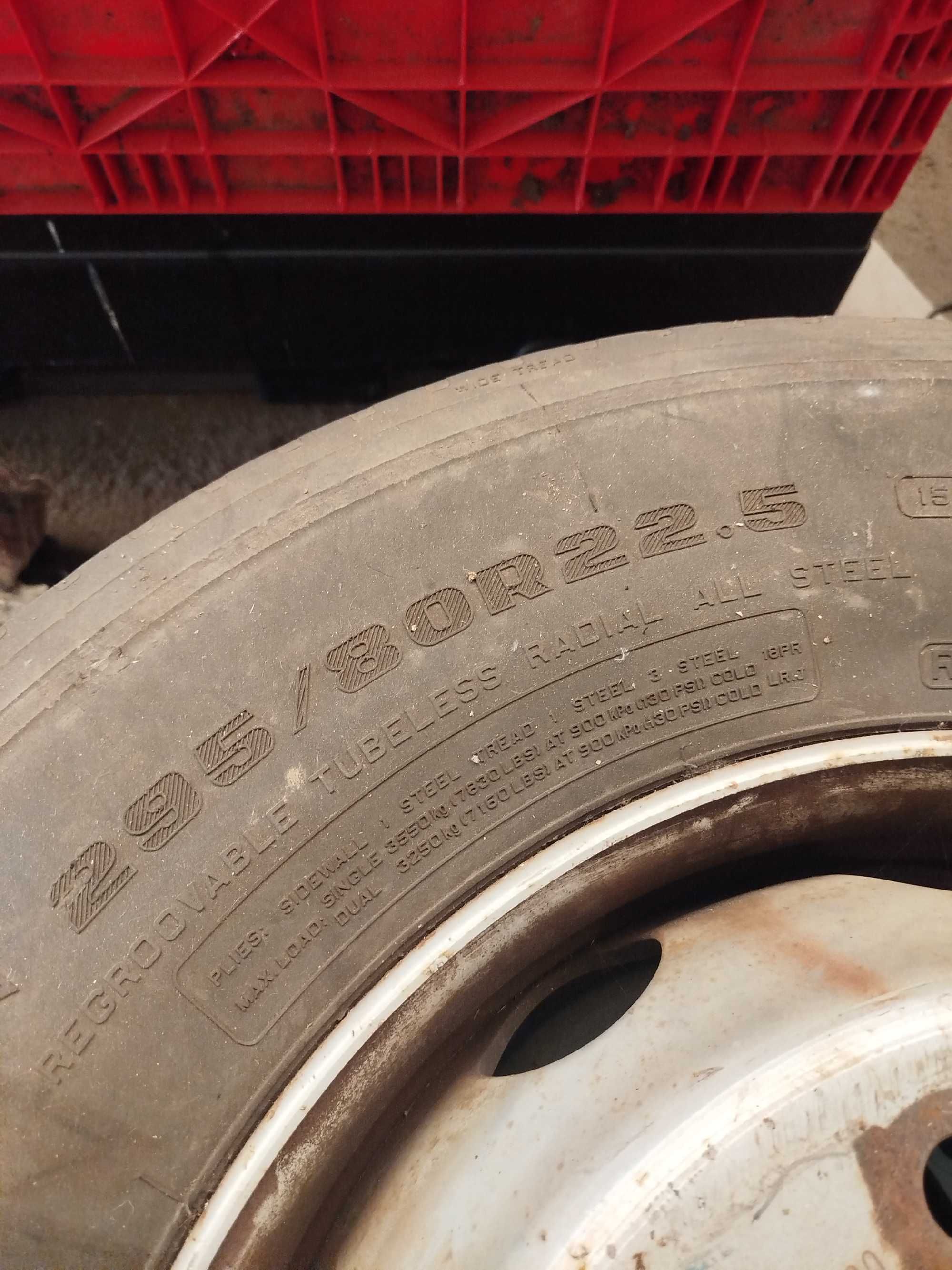 Pneus Jantes 295 80R 22,5 e 385 65R 22,5 Bom estado