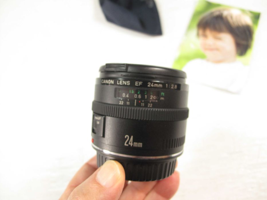 Canon  50mm 1.8 II ou STM, ou ainda a 24mm 2.8-Ver descrição