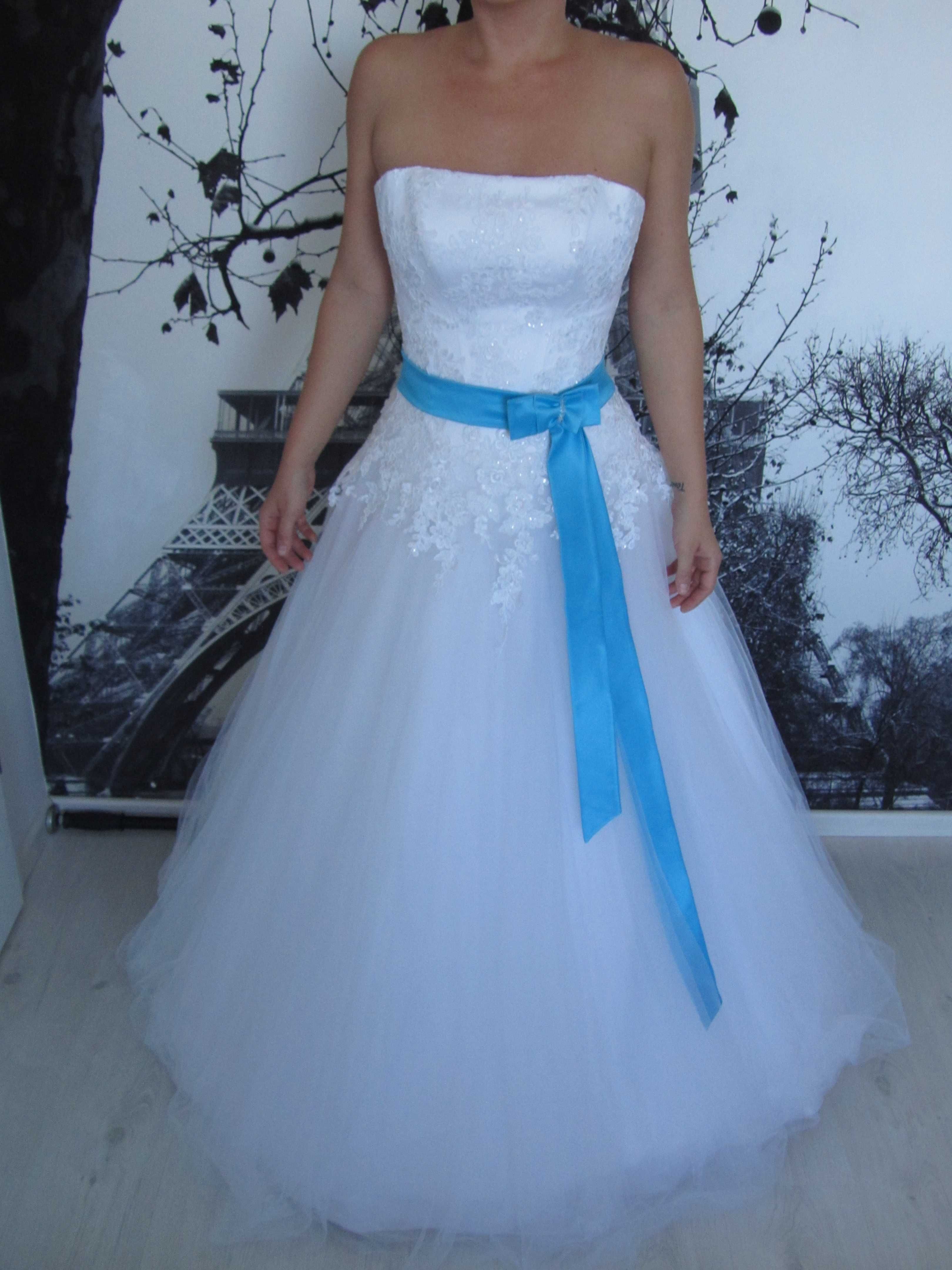 Klasyczna suknia ślubna, biała koronka+tiul+dekoracyjny pasek+gratisy