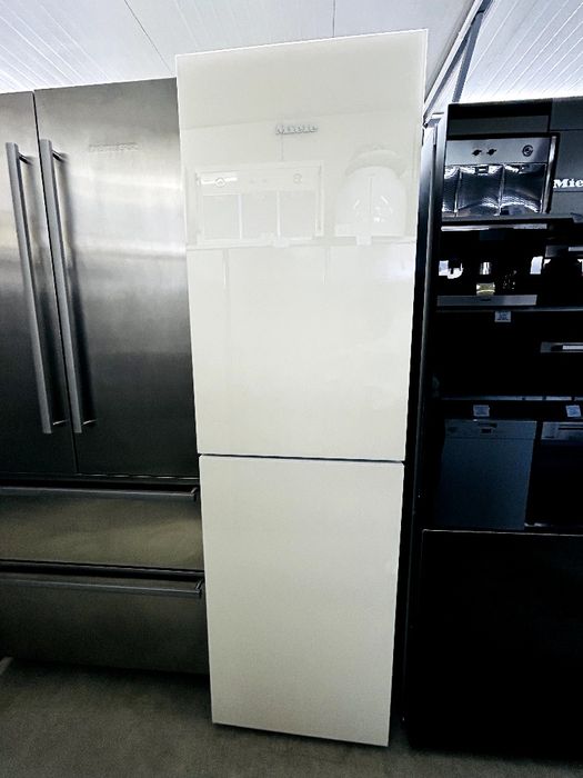 Холодильник Miele KFN 29142