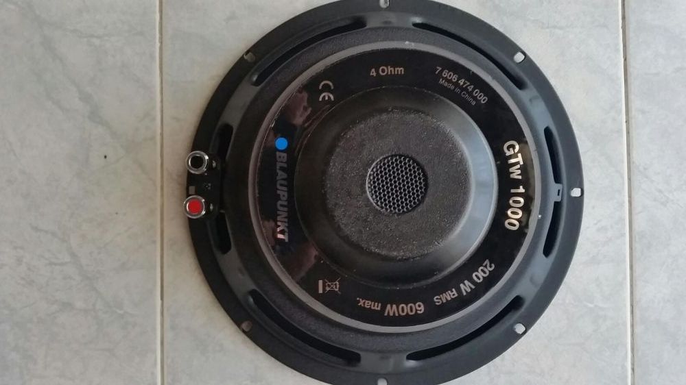 Subwoofer Blaupunkt "ler o anúncio"