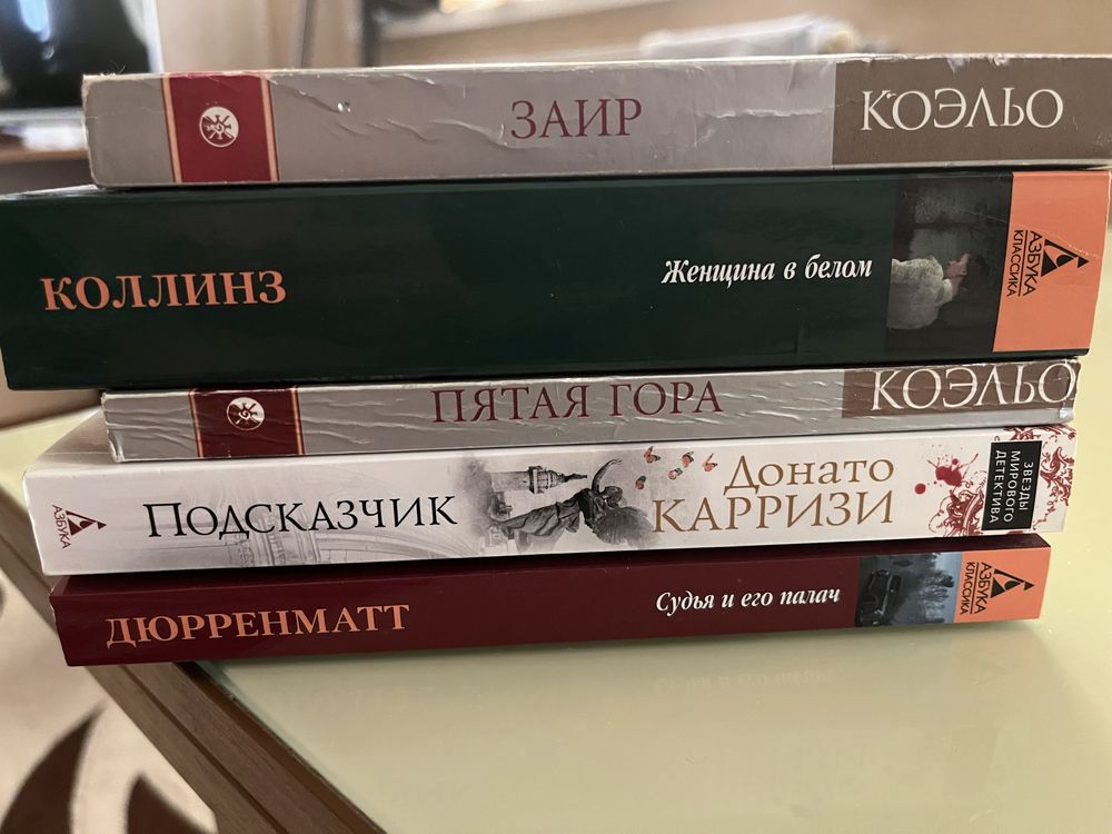 Книги в асортименті