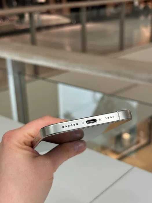 iPhone 16 Pro Max 256 GB White Titanium - jak nowy!