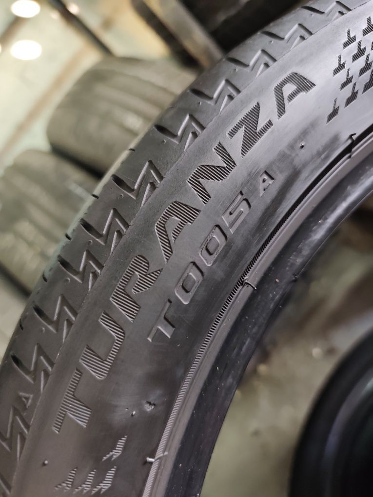Pneus 215/45r18 Bridgestone Turanza T005a com 90% piso