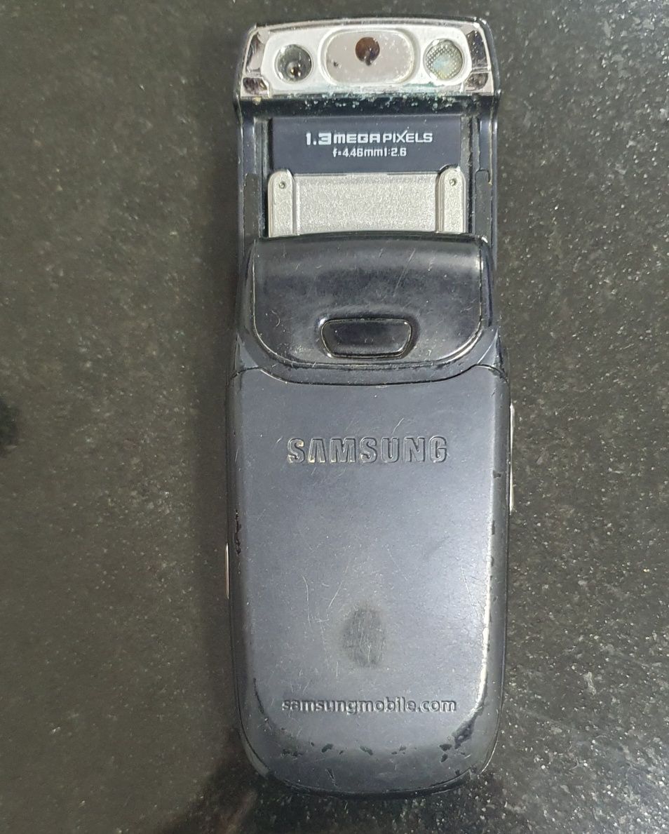 Vendo telemovel Samsung d500