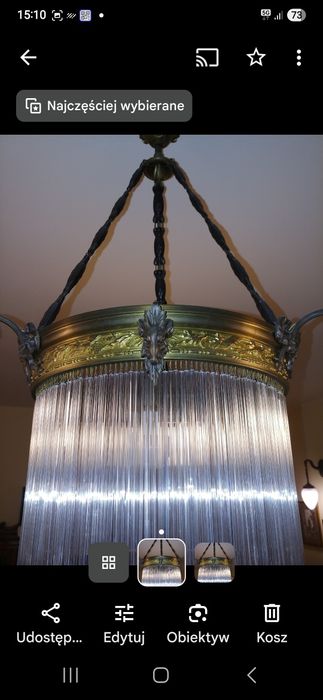 Stary żyrandol z soplami