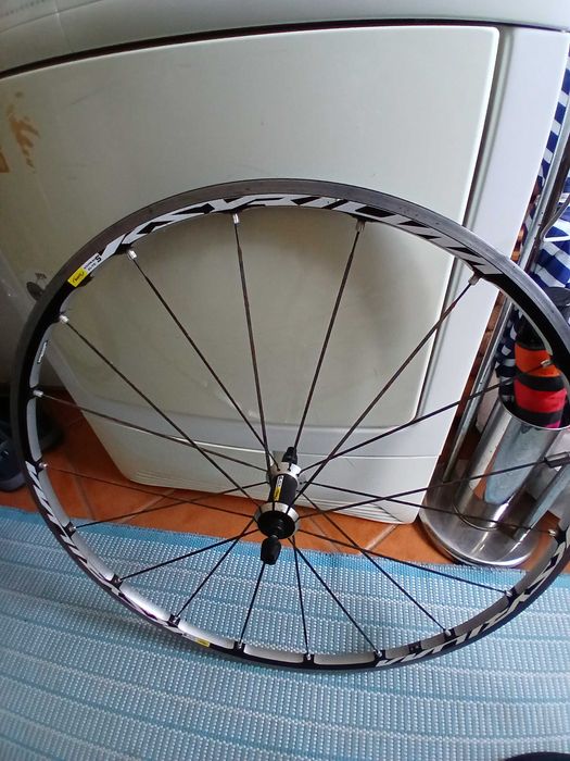 Roda mavic ksyrium elite 700 ,  dianteira