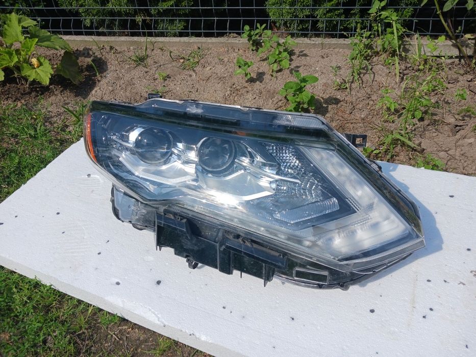 Nissan Rogue T32 2018r lampa prawa USA
