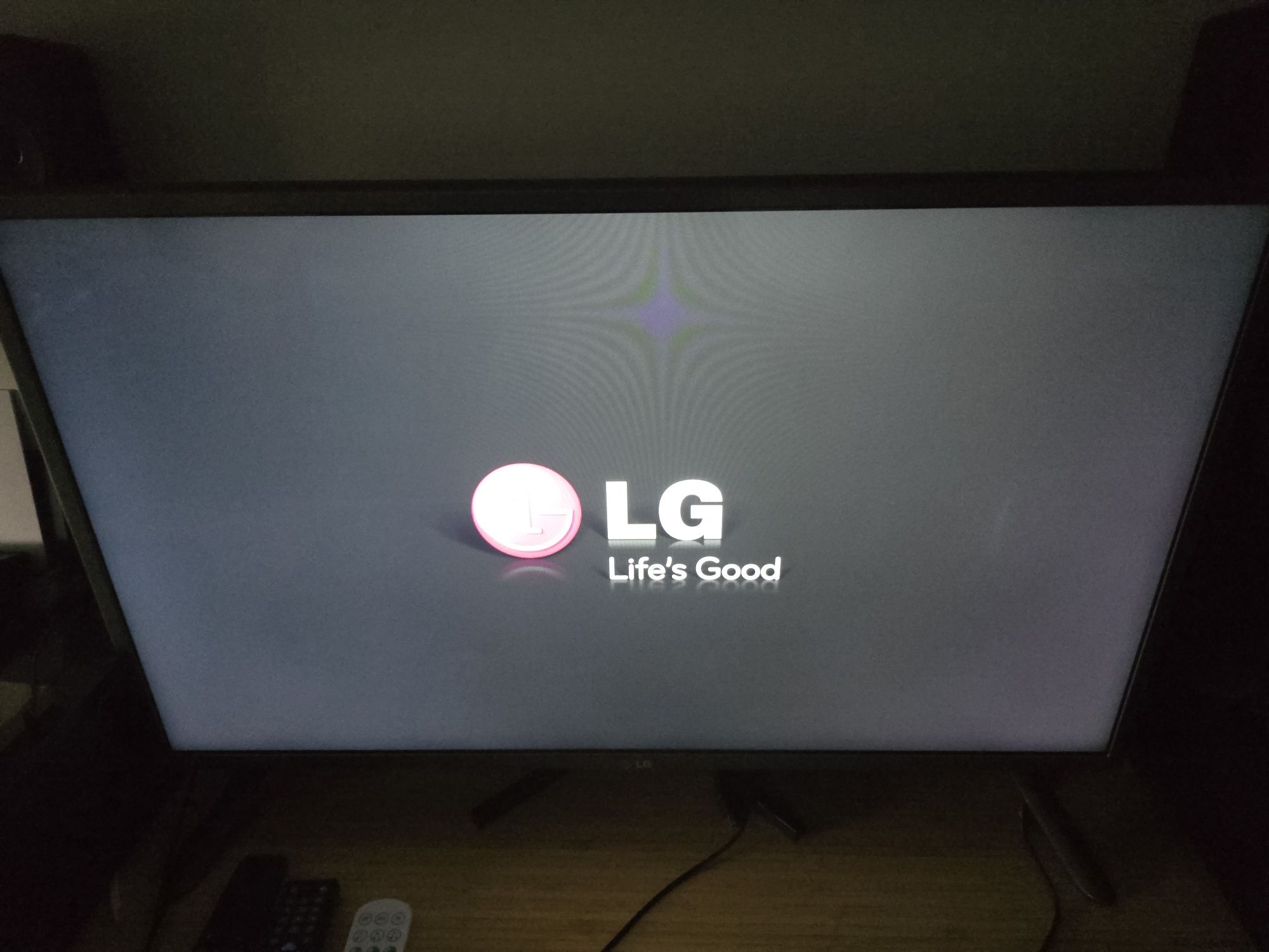 Telewizor TV LG 32" Full HD + uchwyt ścienny "ramię"
