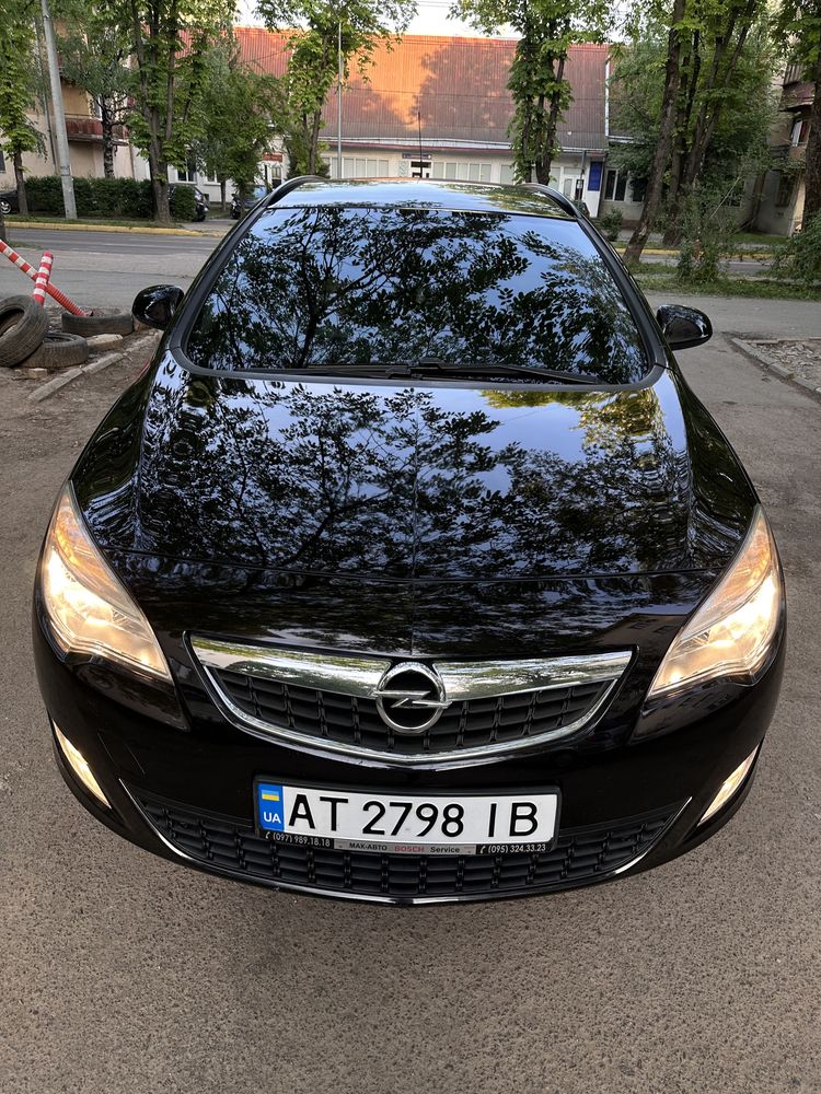 Продам opel astra j з оригінальним пробіглм 204 тисячі