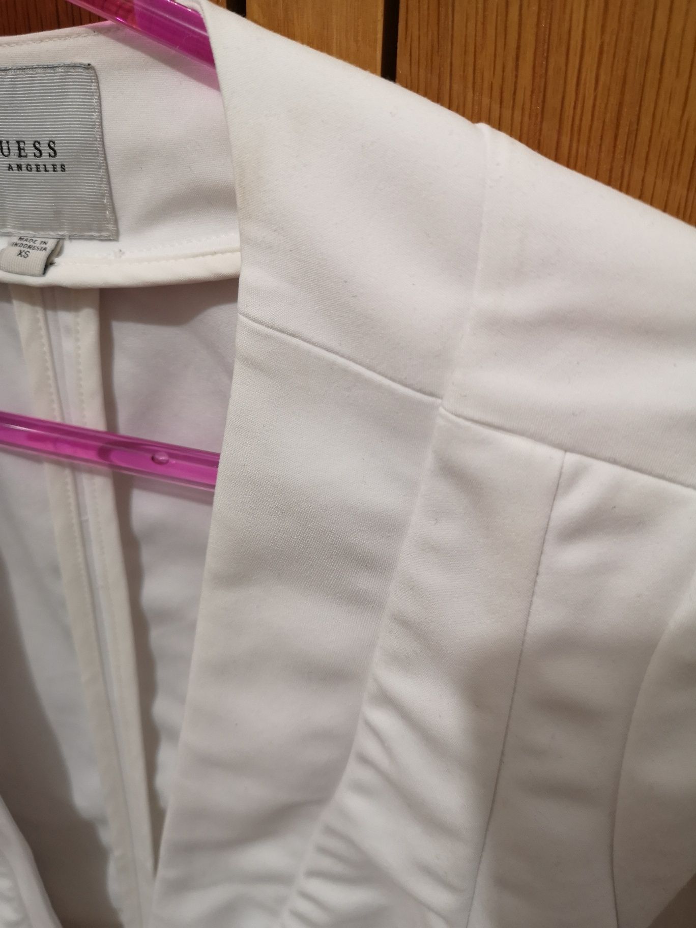 Blazer branco da Guess