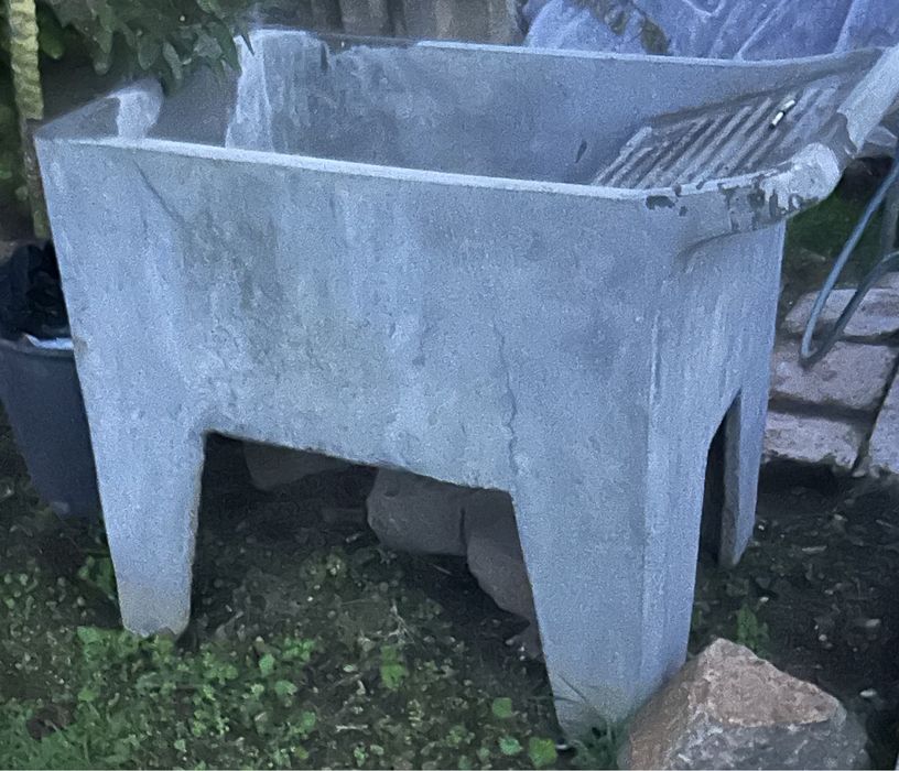 Tanque de cimento em Gaia