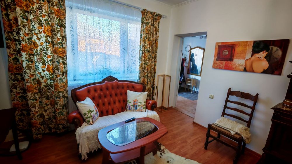 Здається в оренду 2к квартира в будинку