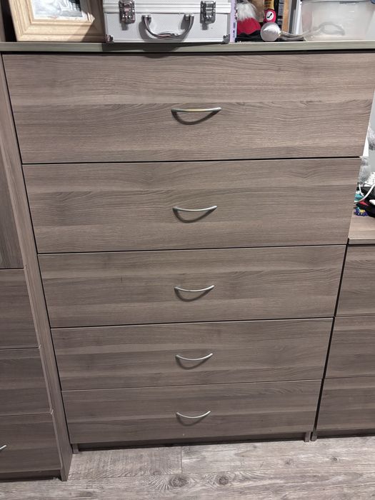 Zestaw mebli szafa i komody