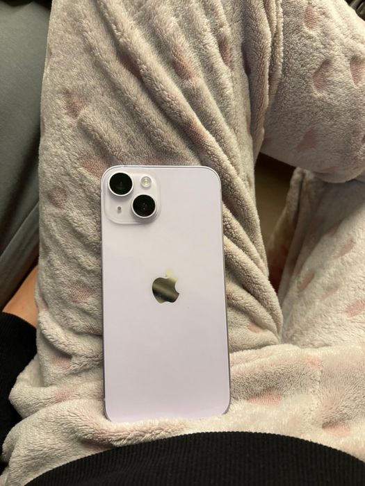 Iphone 14 novo leva carregador