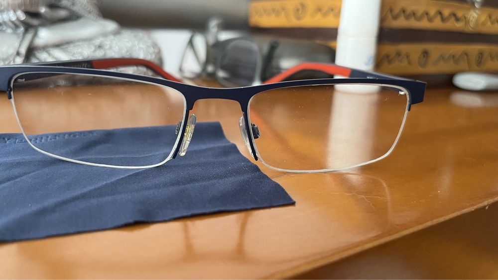 Tommy Hilfiger  oculos novos