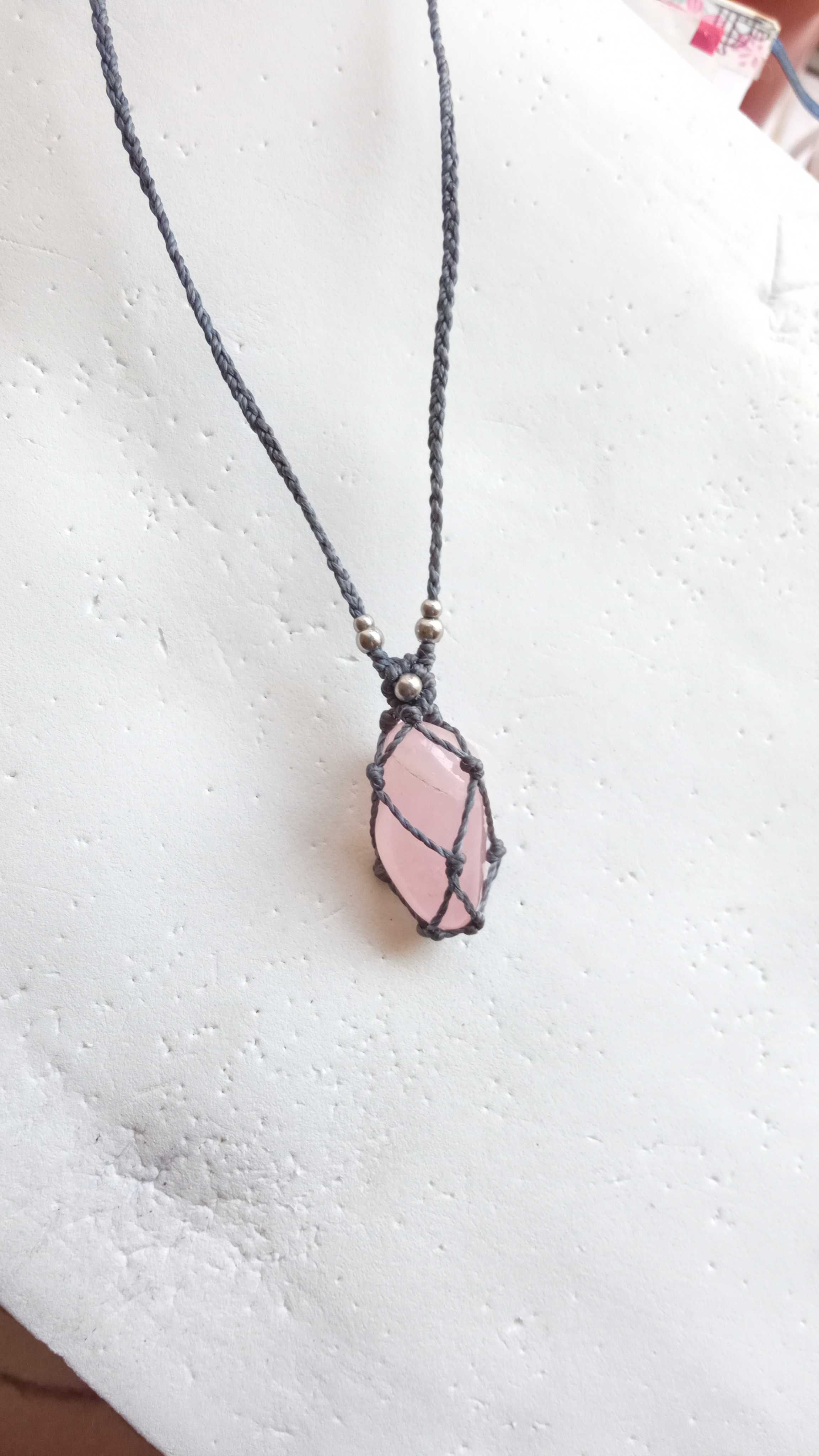 Colar com cristal quartzo rosa