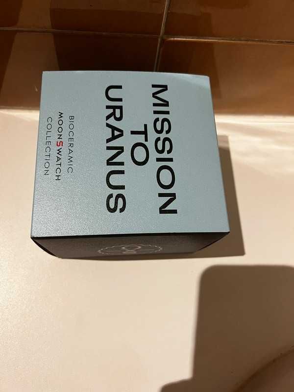SO33L100 Omega x Swatch – Nowy Model Uran Premiera