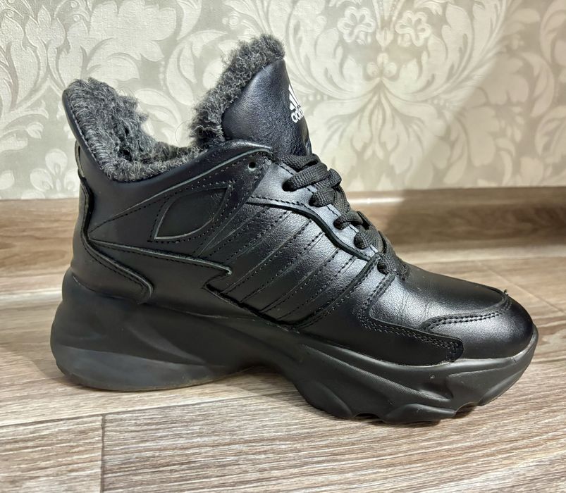 Кросівки, шкіра, чорні, теплі