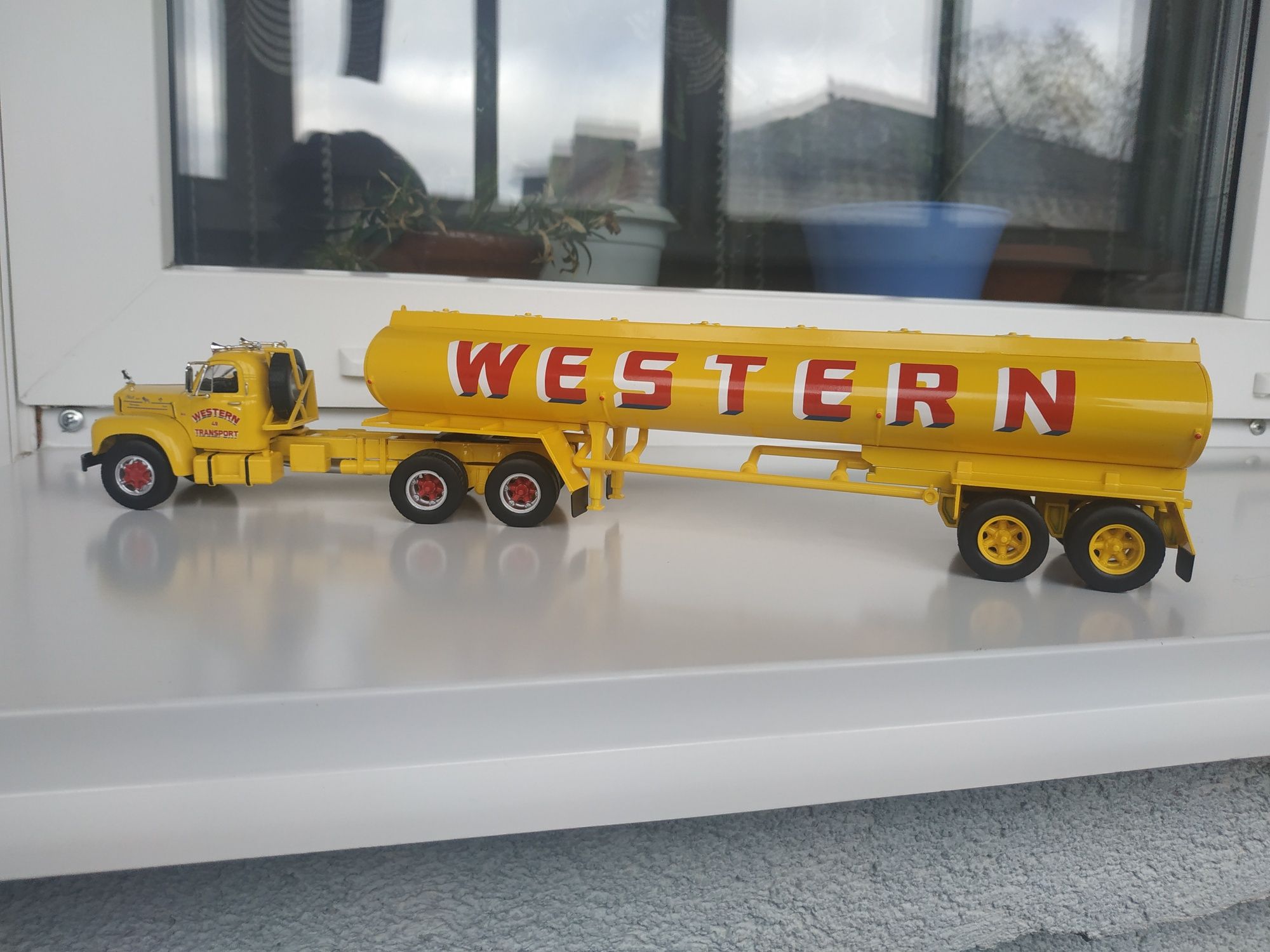 Mack B 61T з напівпричепом Western Transport "Altaya" 1:43