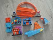 ZESTAW Hot Wheels garaż ulice tory