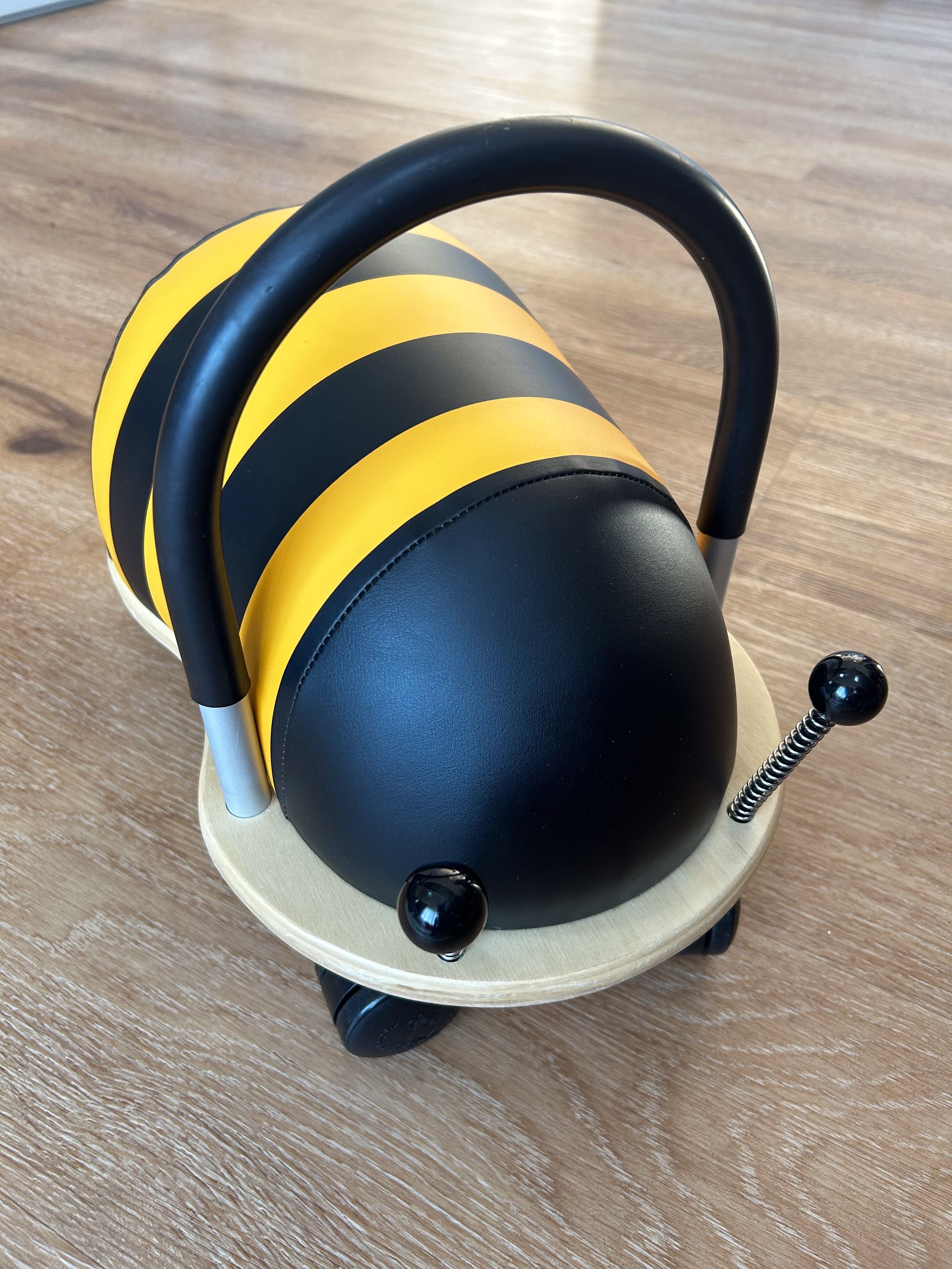 Sprzedam jeździk dla dzieci Wheely Bug - wersja Pszczółka duża