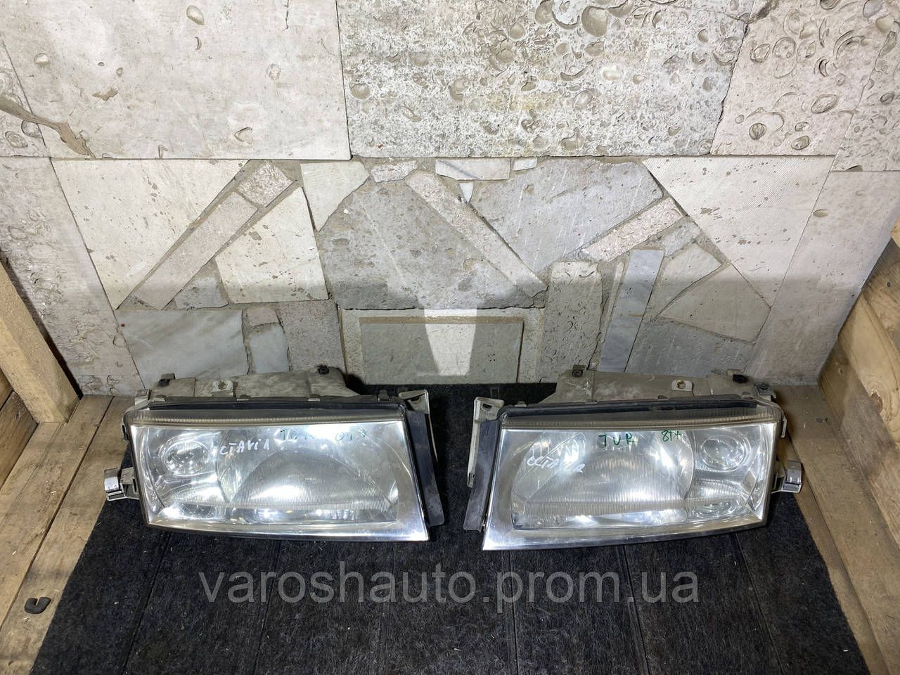 Комплект фар skoda octavia tour 8T+ 1u1941018p