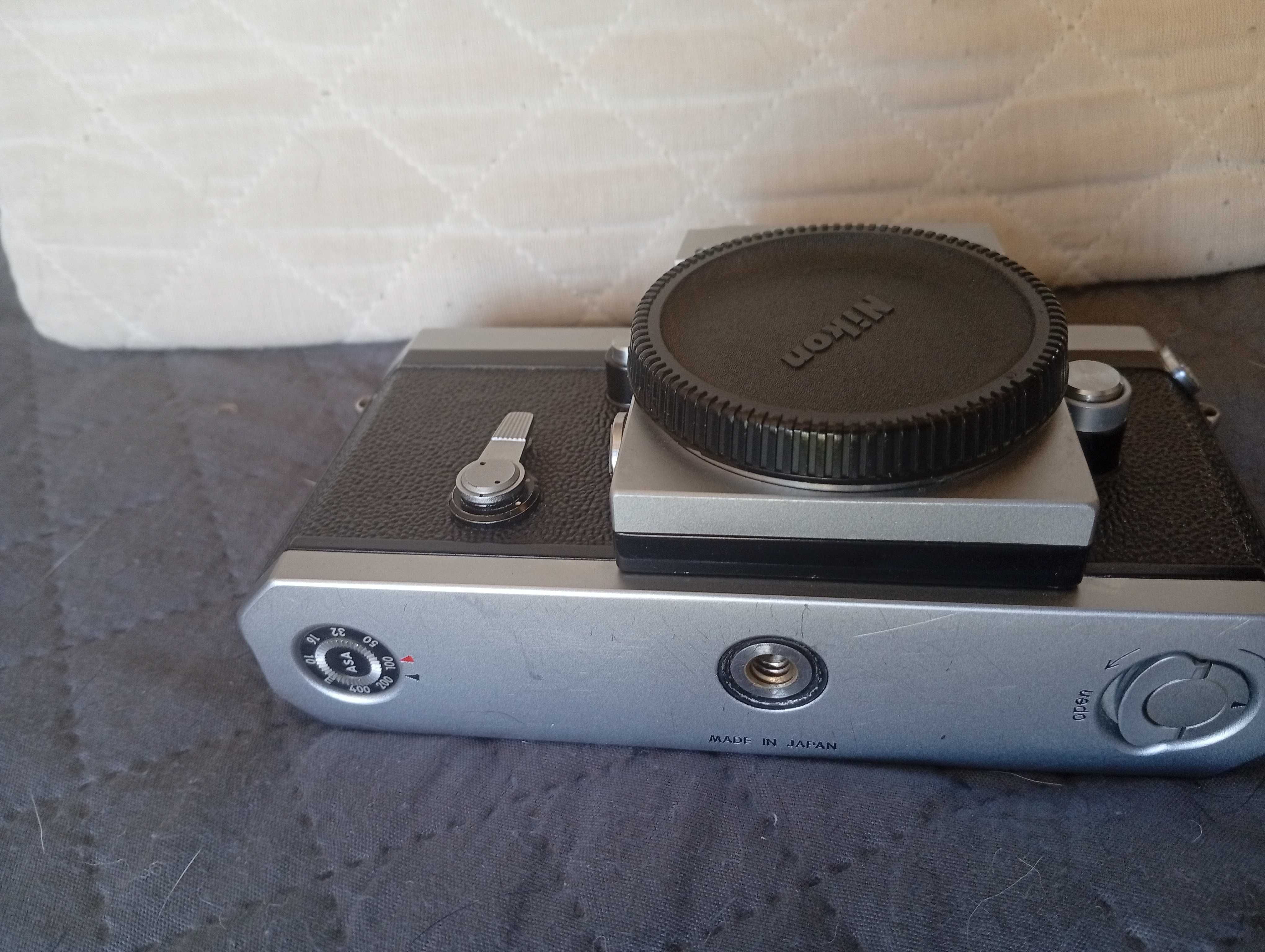 Nikon F corpo com prisma original.