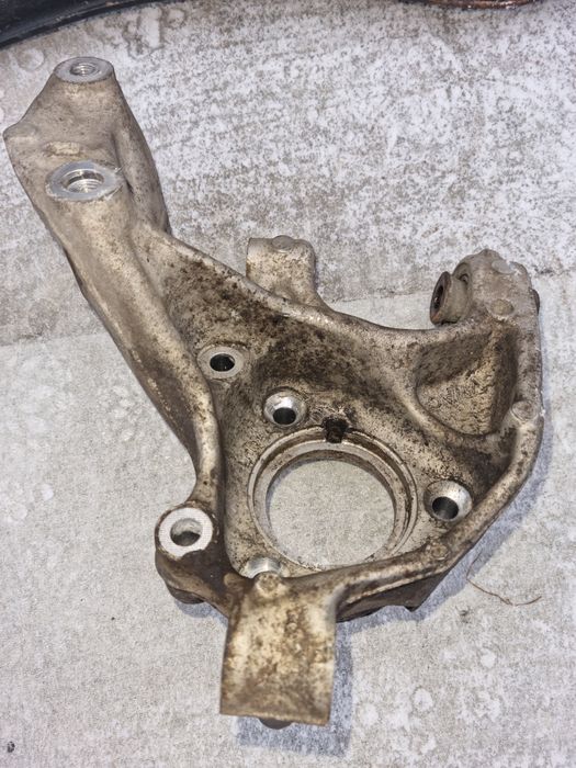 Цапфа задня ліва VW Tiguan 2 2018