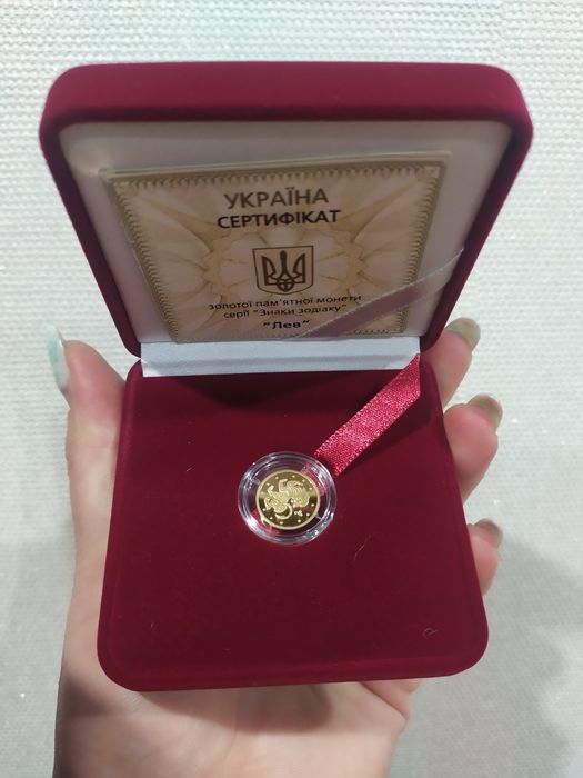 "Лев" у футлярі
Матеріал
ЗОЛОТО