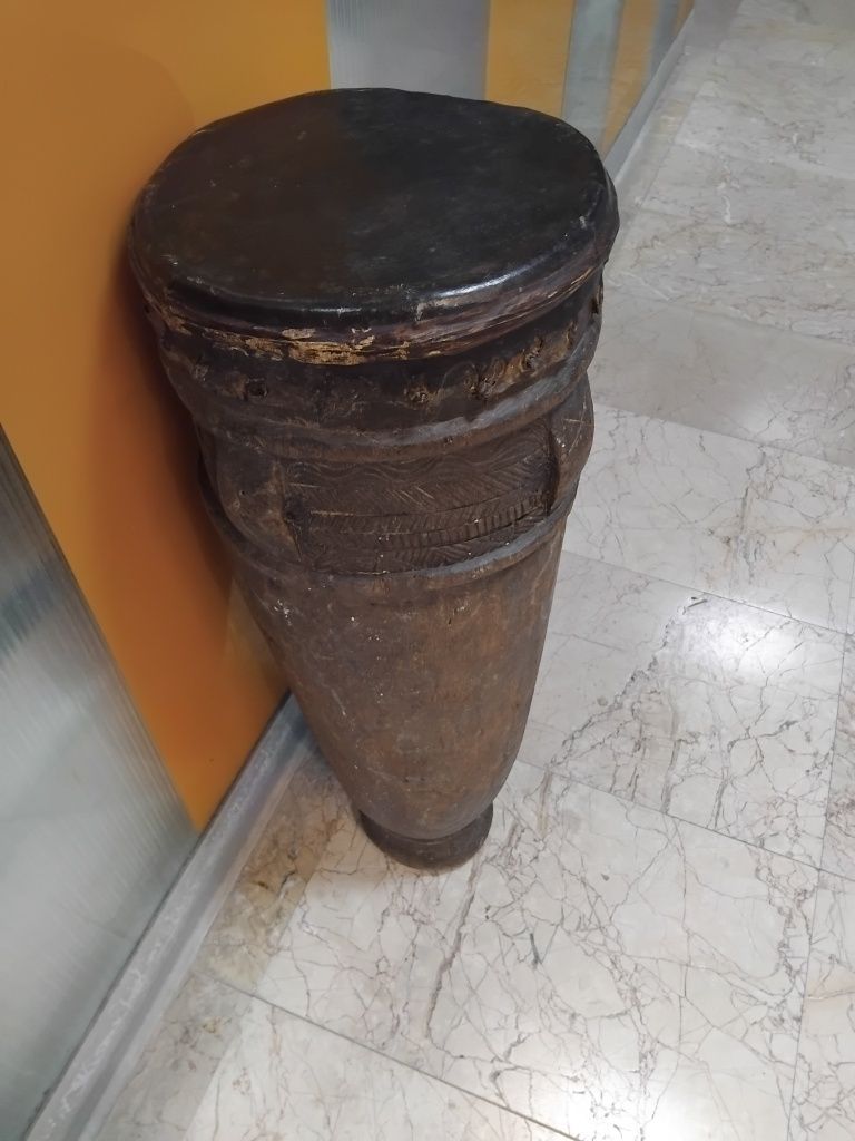 Tambor  antigo  arte africano  com 85cm