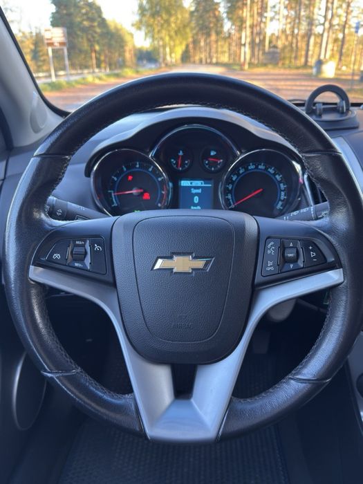 Продам CHEVROLET CRUZE 2014, 1.8 бензин, автомат, хэтчбек