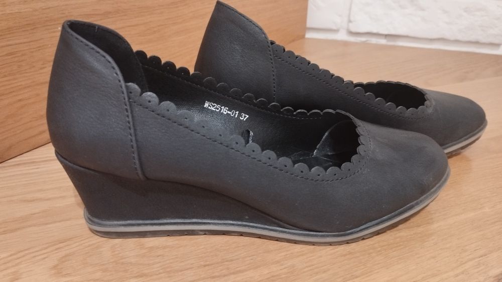 Buty na koturnie roz 37 czarne