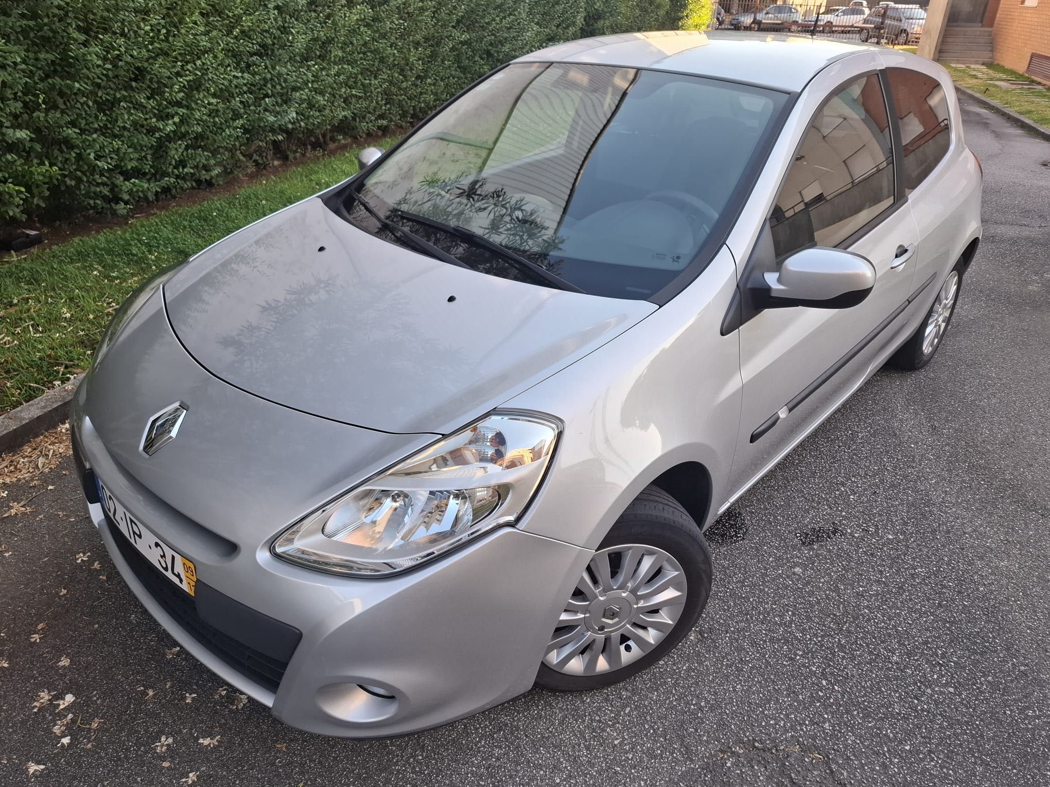 Renault Clio III 1.2cc 75cv 86100km reais