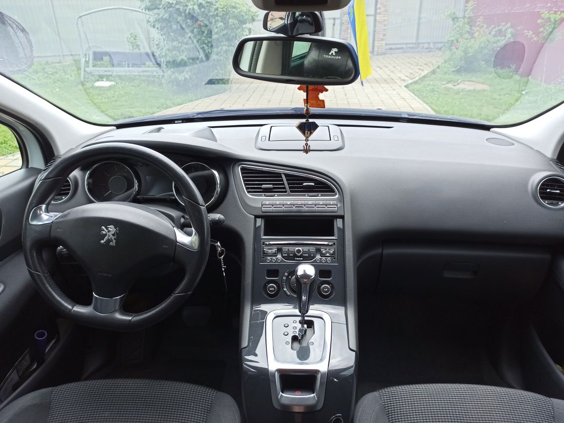 PEUGEOT 5008 Allure 2015 1.6 THP