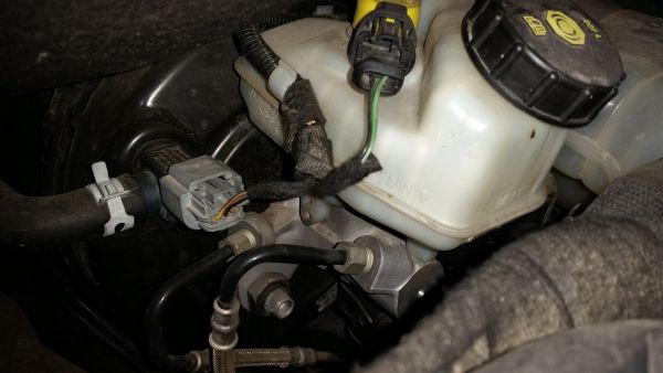 Bomba central dos travões OPEL Astra J