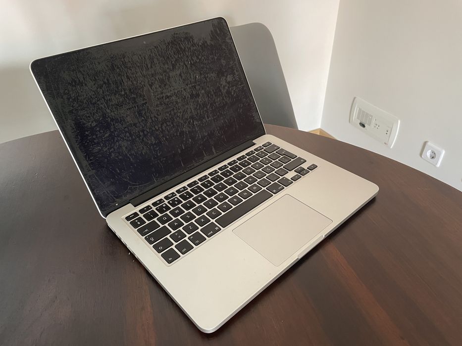 MacBook Pro 2015 (13-inch)64740758764034122