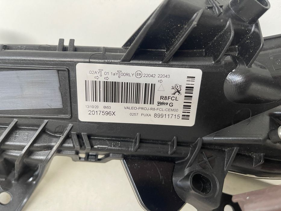 Peugeot 508 II Halogen Lewy LED DRL