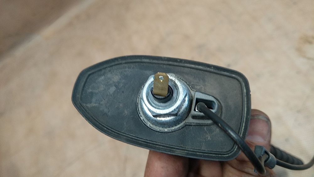 ) Kia Ceed antena dachowa
