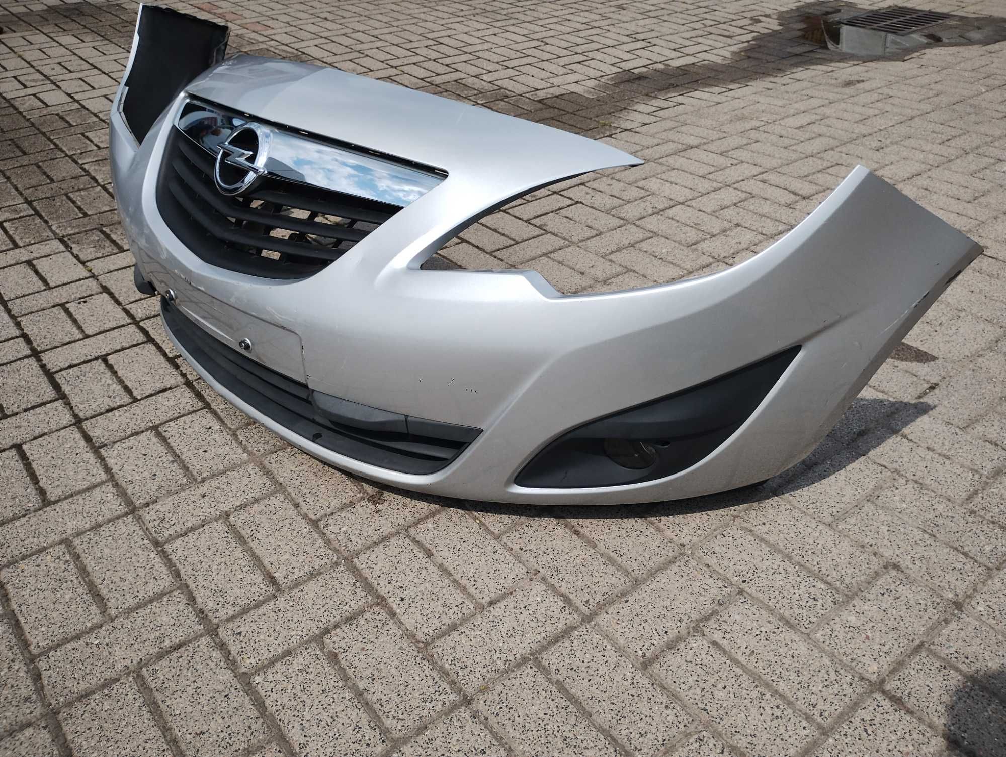 Zderzak przedni Opel Meriva B przed liftem 2010-13