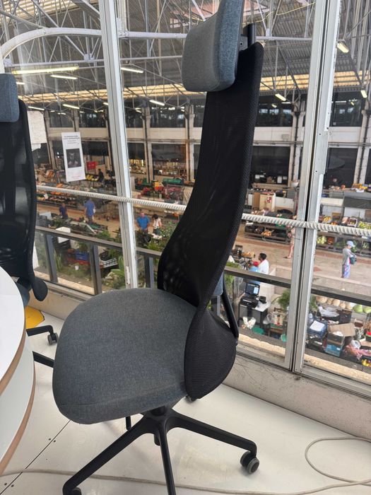 2 Ergonomic Office Chairs – Great Condition (Lisbon)